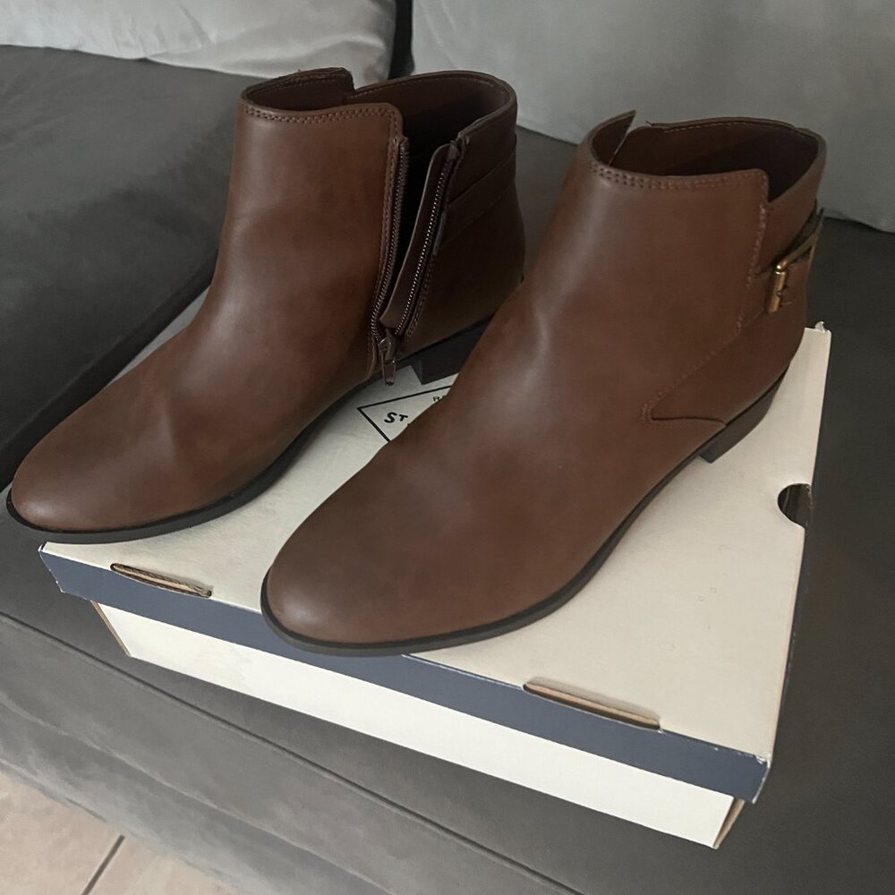 Women Ankle booties St John's Bay, color chocolate size 9. - Picture 3 of 4